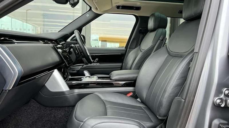 Used Land Rover Range Rover HSE 460 HP (338 kW) 2024 Metallic  eiger grey SUV