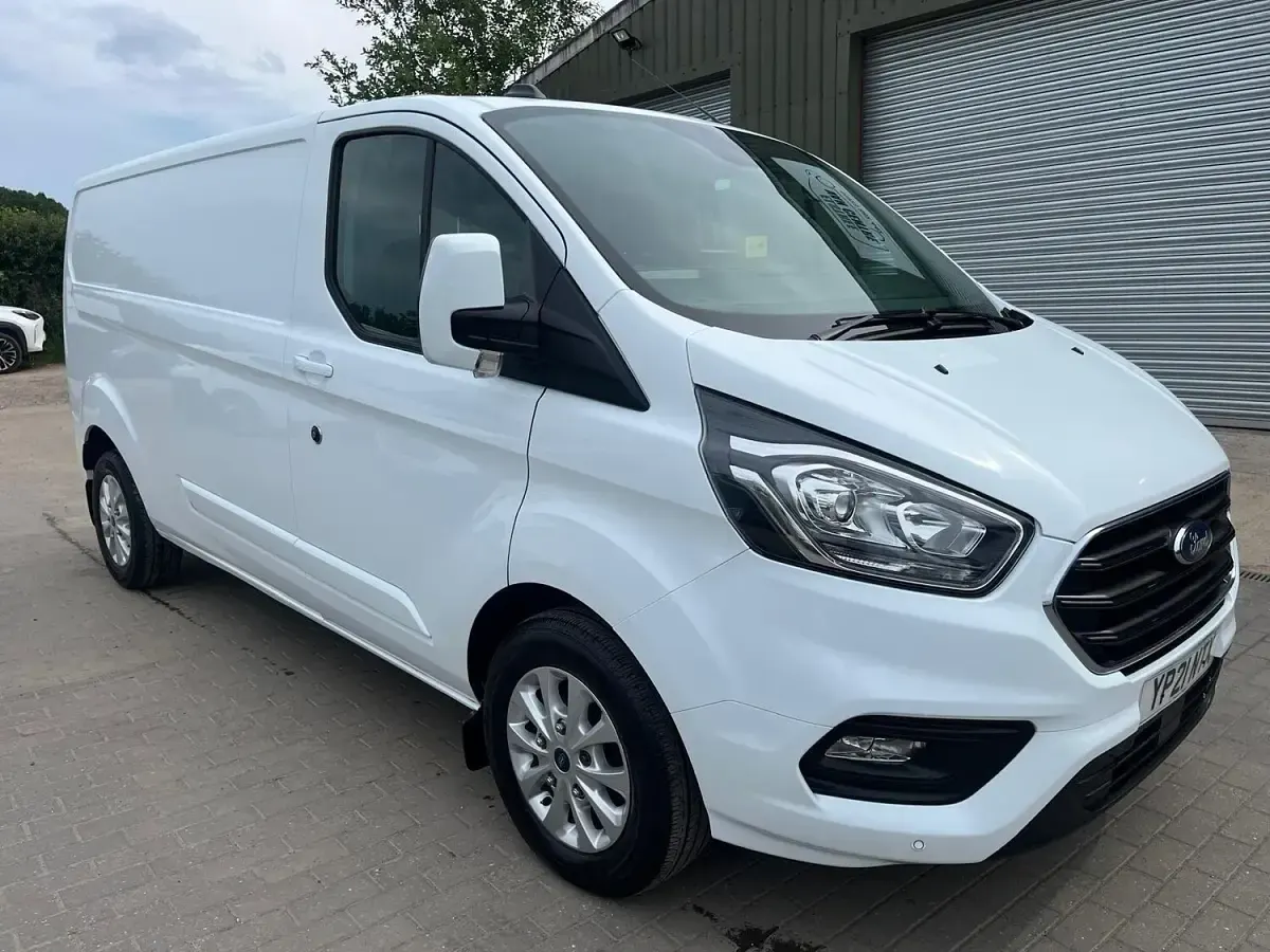 Used Ford Transit Custom Limited 130 HP (95 kW) 2021 White Van