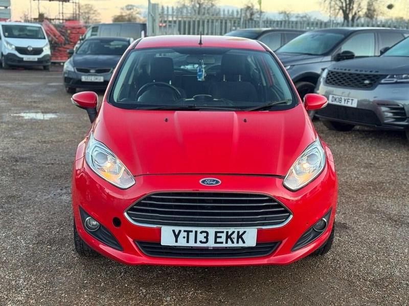 Used Ford Fiesta Zetec 82 HP (60 kW) 2013 Red Hatchback