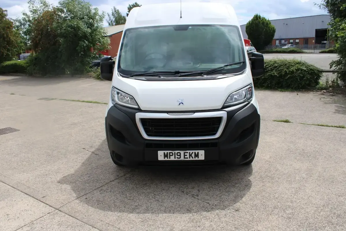 Used Peugeot Boxer 130 HP (95 kW) 2019 White Van