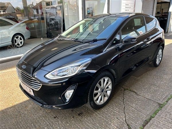 Black Used 2017 Ford Fiesta Titanium Hatchback | £7,990 (Fair price) - Image 1/1