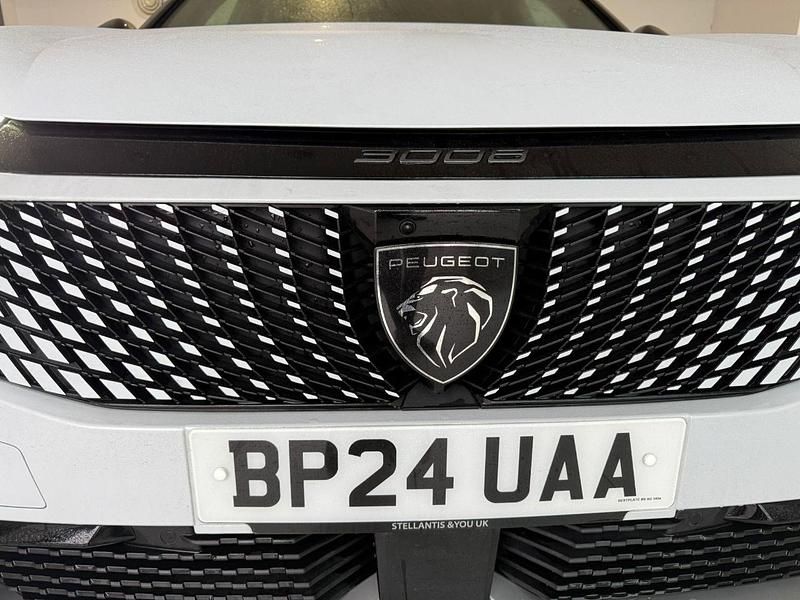 Used Peugeot e-3008 GT 152 kW (207 HP) 2024 White SUV