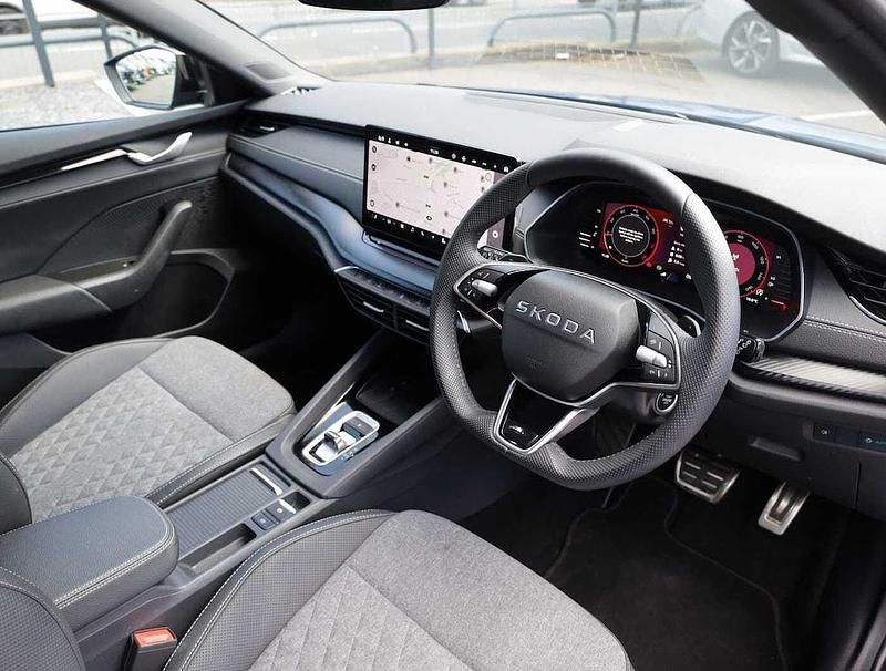 Used Skoda Octavia SportLine 147 HP (108 kW) 2025 Race blue metallic Estate