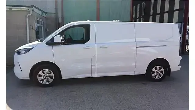 Used Ford Transit Custom Limited 136 HP (100 kW) 2024 White Van
