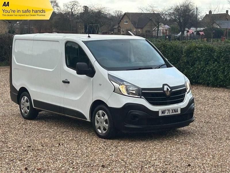 White Used 2021 Renault Trafic Business MPV | £8,800 (Good price) - Image 1/4