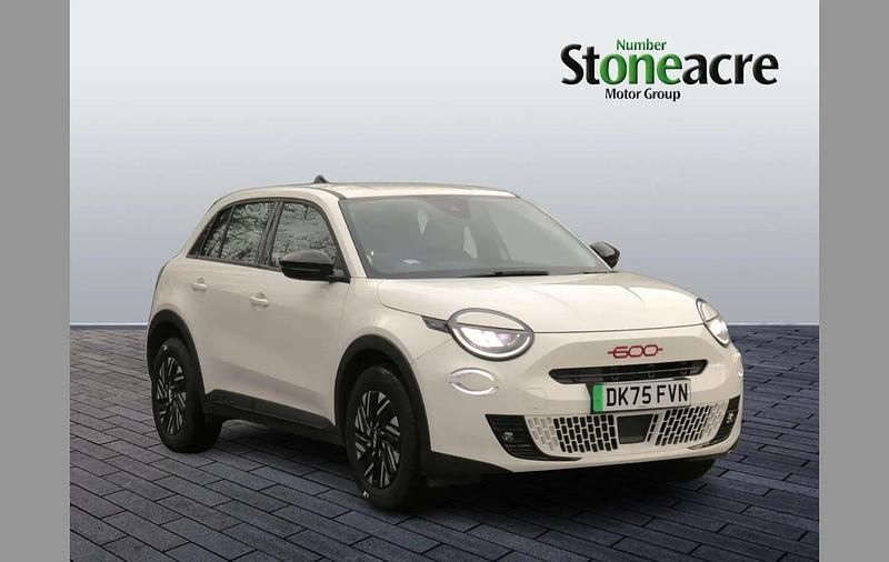New Fiat 600 Red 114 kW (156 HP) 2025 White SUV