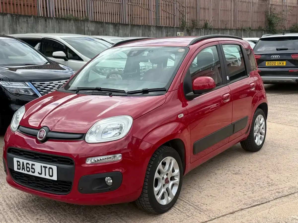 Begagnad Fiat Panda Lounge 85 HK (62 kW) 2016 Röd Halvkombi
