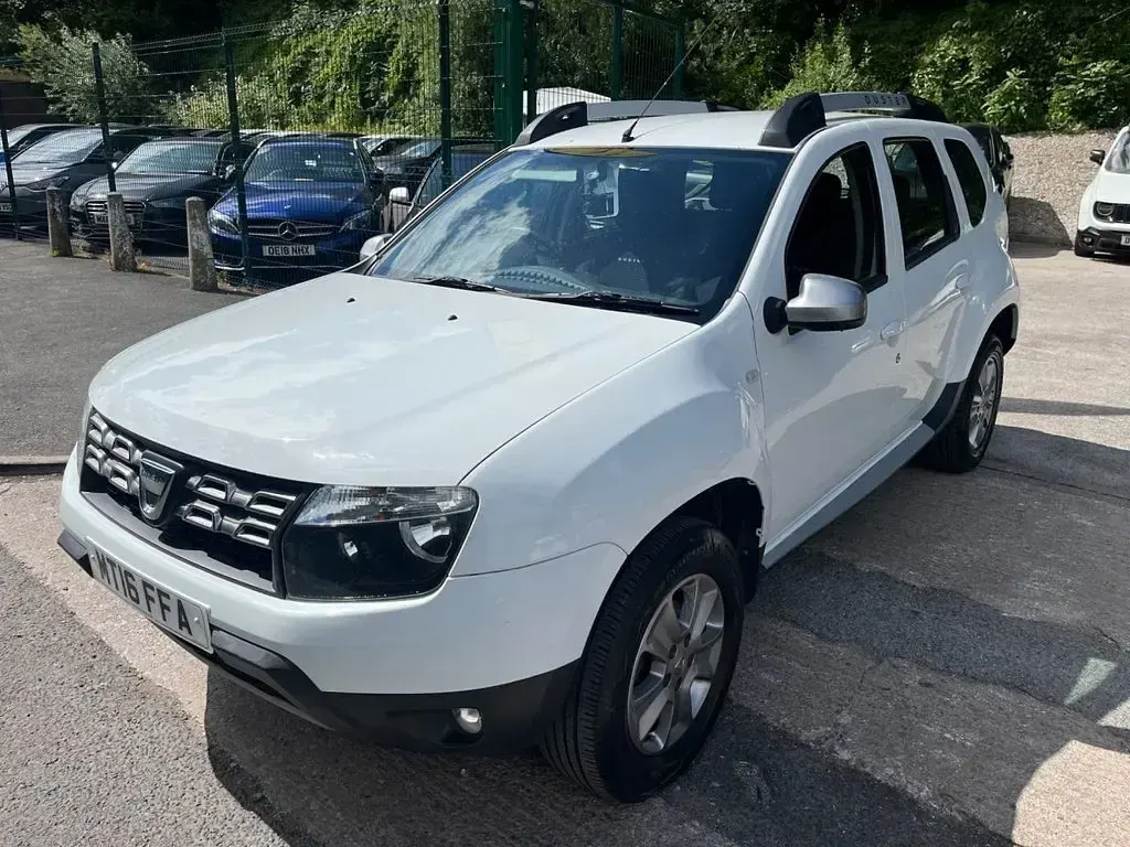 Used Dacia Duster Lauréate 110 HP (80 kW) 2016 White SUV