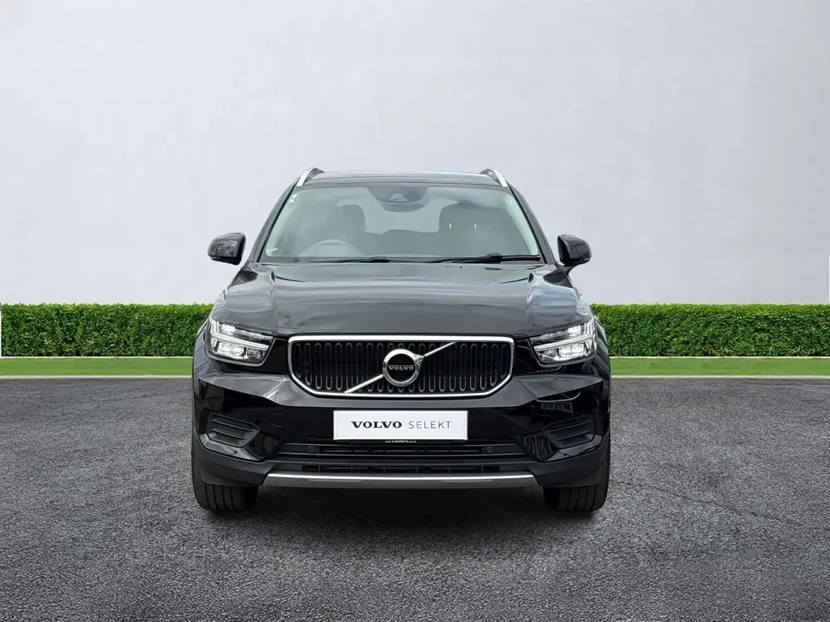 Used Volvo XC40 Momentum 163 HP (119 kW) 2022 Black SUV