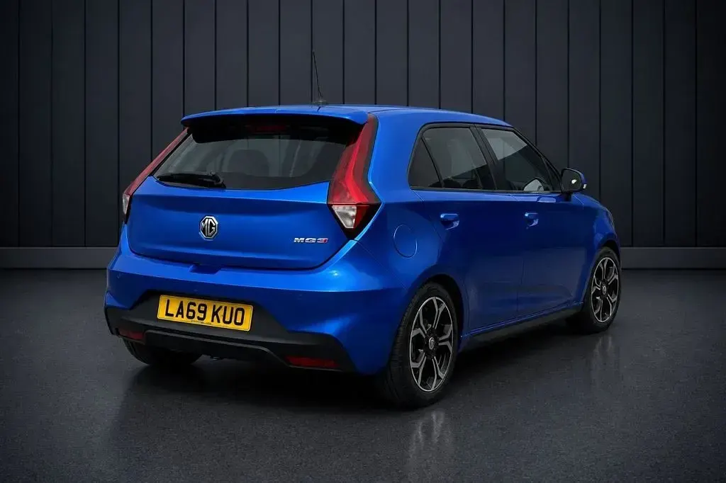 Käytetty MG MG3 Exclusive 106 HP (77 kW) 2019 Sininen Viistoperä
