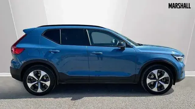 Usado Volvo XC40 Ultimate 194 HP (142 kW) 2023 Azul SUV