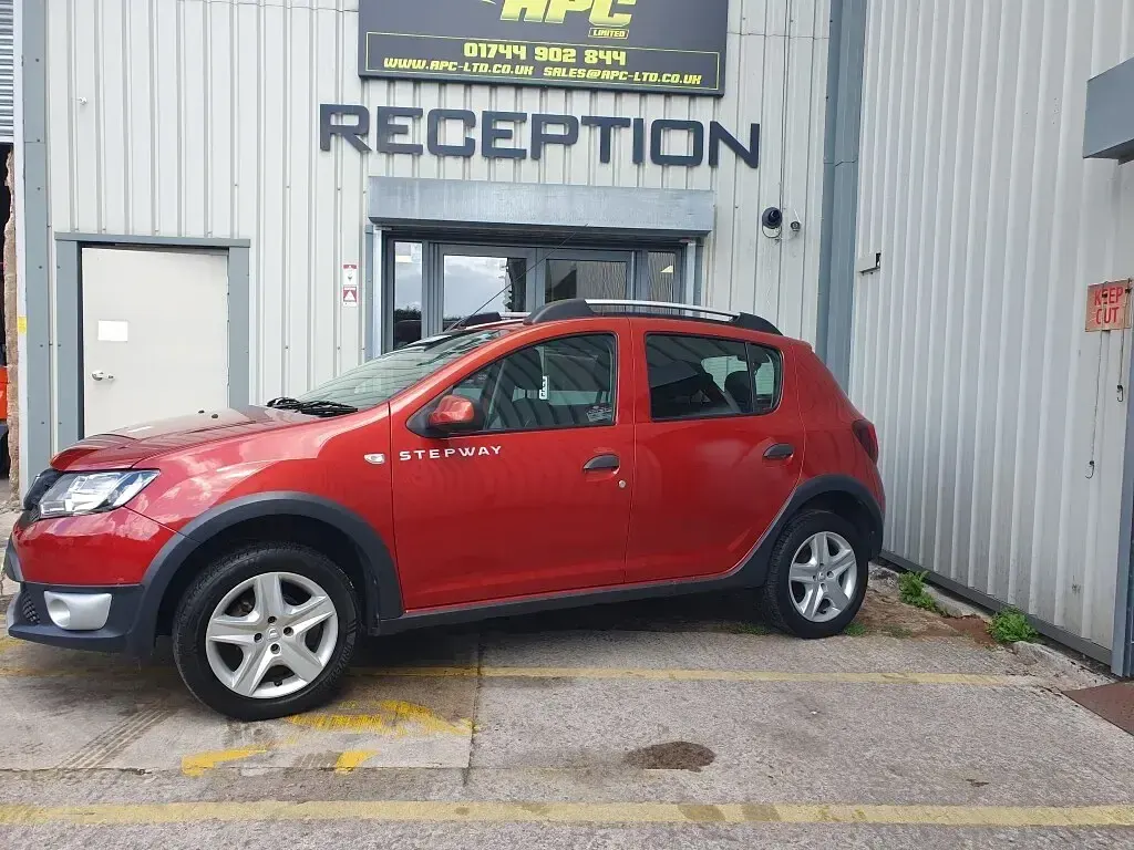Used Dacia Sandero Ambiance 90 HP (66 kW) 2014 Red Hatchback