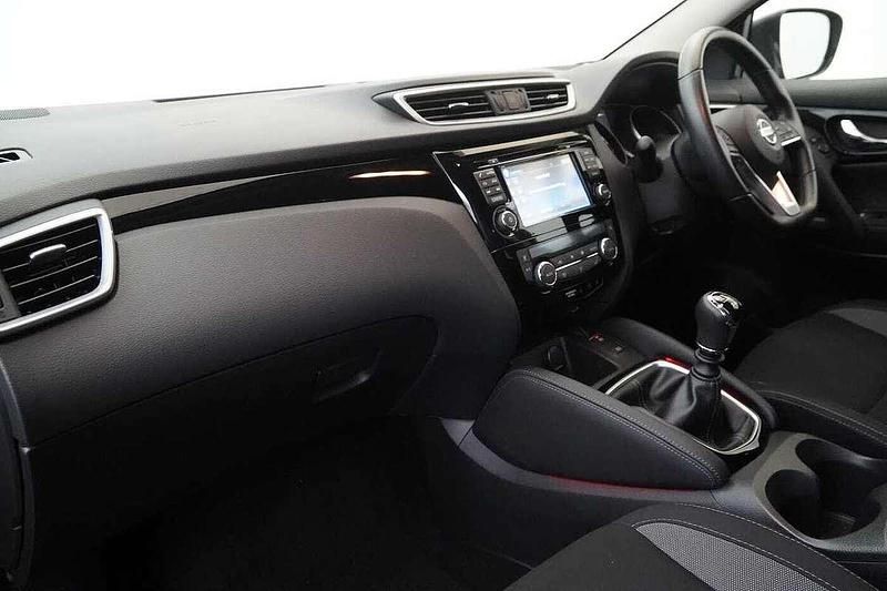Red Used 2018 Nissan Qashqai Acenta SUV | £9,299 (Good price) - Image 1/3