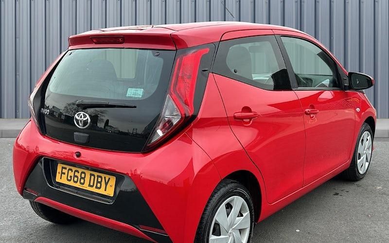 Used Toyota Aygo X-play 72 HP (52 kW) 2020 Hatchback