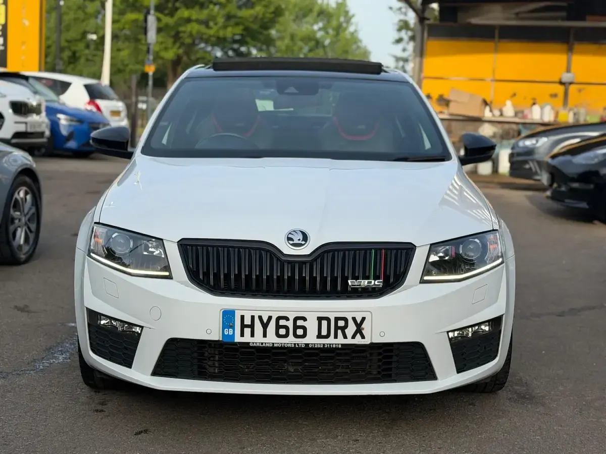 Used Skoda Octavia vRS 245 HP (180 kW) 2016 White Estate