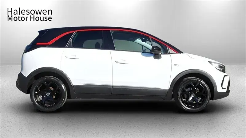 Used Vauxhall Crossland GS Line 110 HP (80 kW) 2022 White SUV