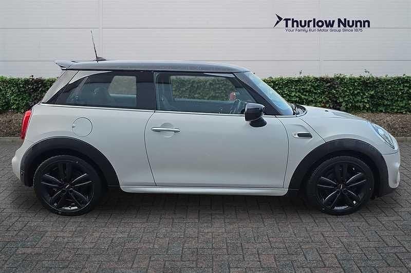 Begagnad Mini Cooper Hatch 136 HK (100 kW) 2020 Silver Halvkombi