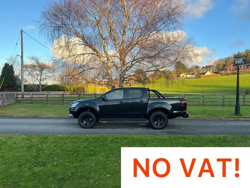 Black Used 2020 Isuzu D-Max Pickup | £28,750 (Expensive) - Image 1/4