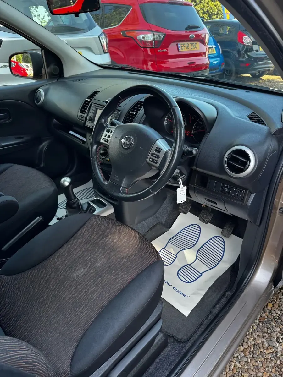 Używany Nissan Note N-TEC 88 KM (64 kW) 2010 Beżowy Hatchback