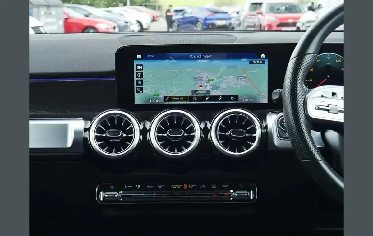 Used Mercedes GLB200 AMG Line Premium 150 HP (110 kW) 2022 White SUV