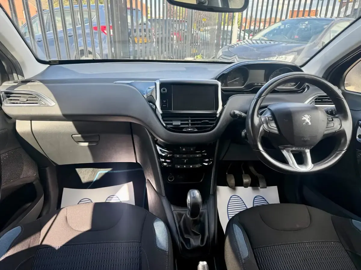 Used Peugeot 208 Allure 68 HP (50 kW) 2013 Grey Hatchback
