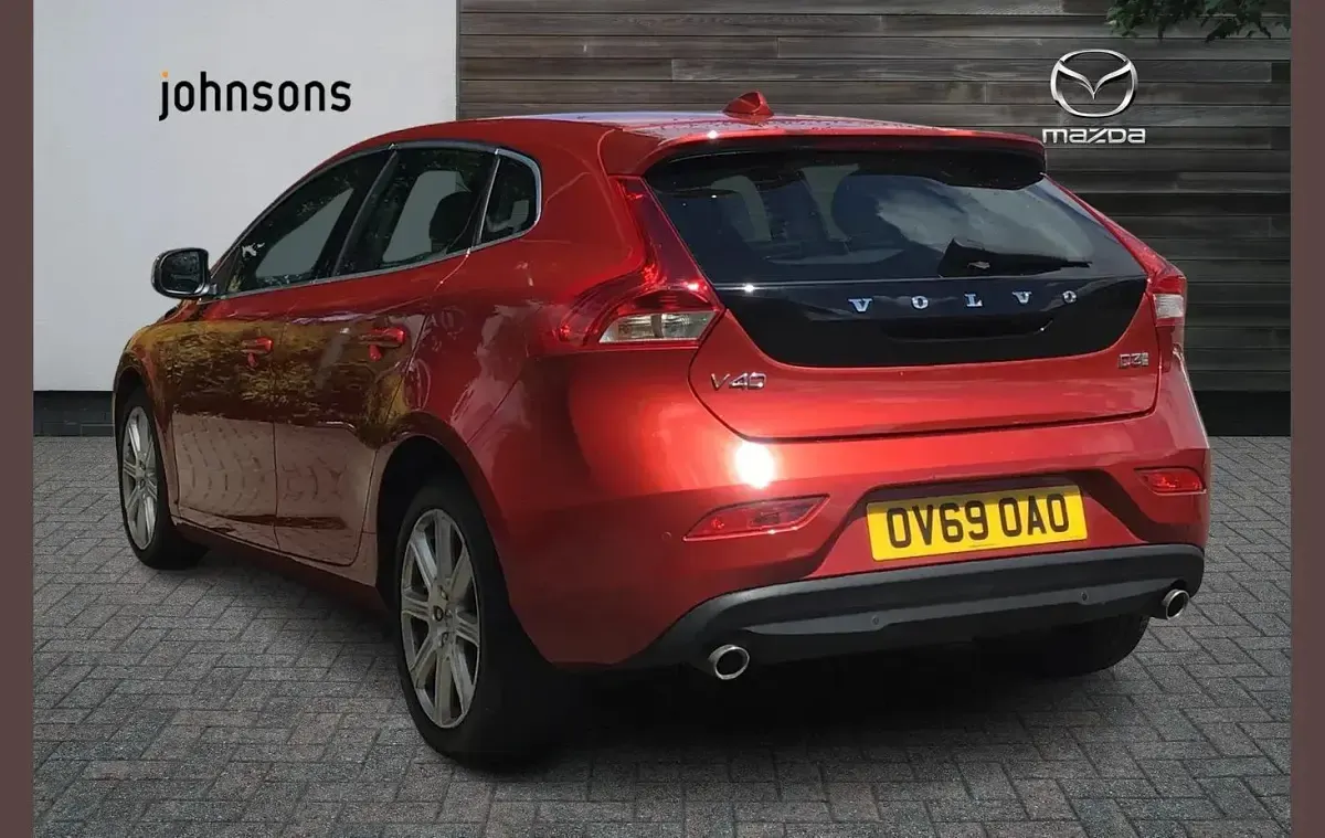 Used Volvo V40 Inscription 150 HP (110 kW) 2019 Red Hatchback