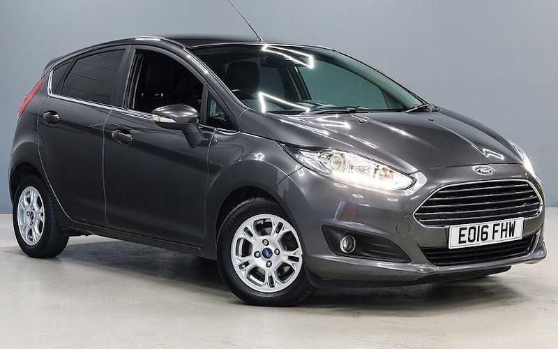 Usado Ford Fiesta Titanium 95 HP (69 kW) 2016 Cinzento Citadino
