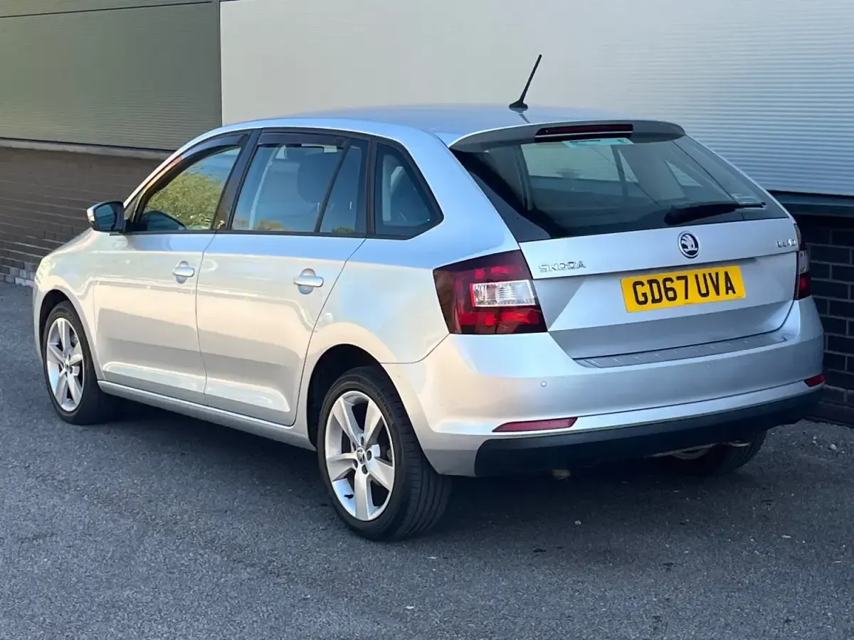 Usado Skoda Rapid SE 110 HP (80 kW) 2018 Prateado Citadino