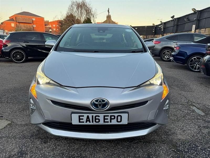 Used Toyota Prius Active 122 HP (89 kW) 2016 Silver Hatchback