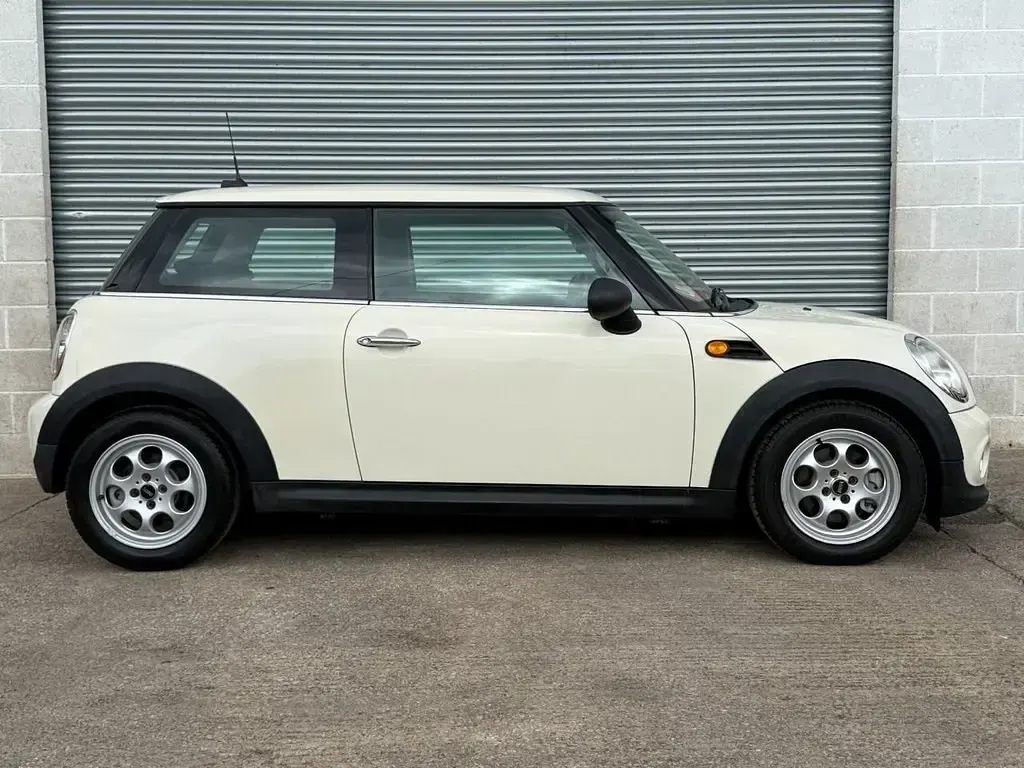 Używany Mini One D Hatch 90 KM (66 kW) 2011 Biały Hatchback