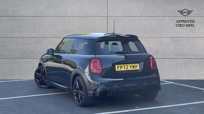 Begagnad Mini Cooper Hatch 134 HK (98 kW) 2023 Svart Halvkombi
