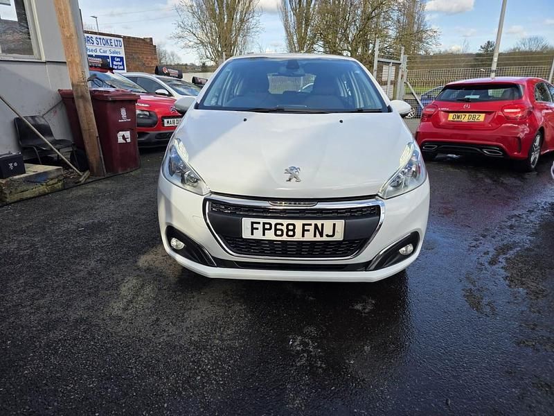 Used Peugeot 208 Signature Sky 2019 White Hatchback