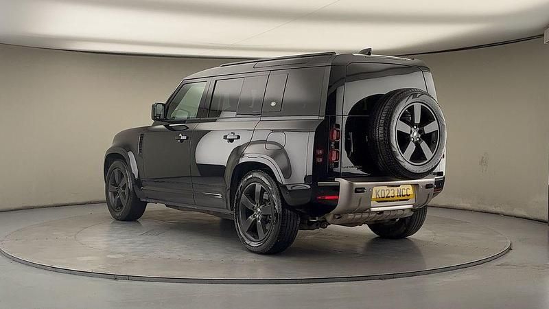 Used Land Rover Defender HSE Dynamic 404 HP (297 kW) 2023 Santorini black SUV