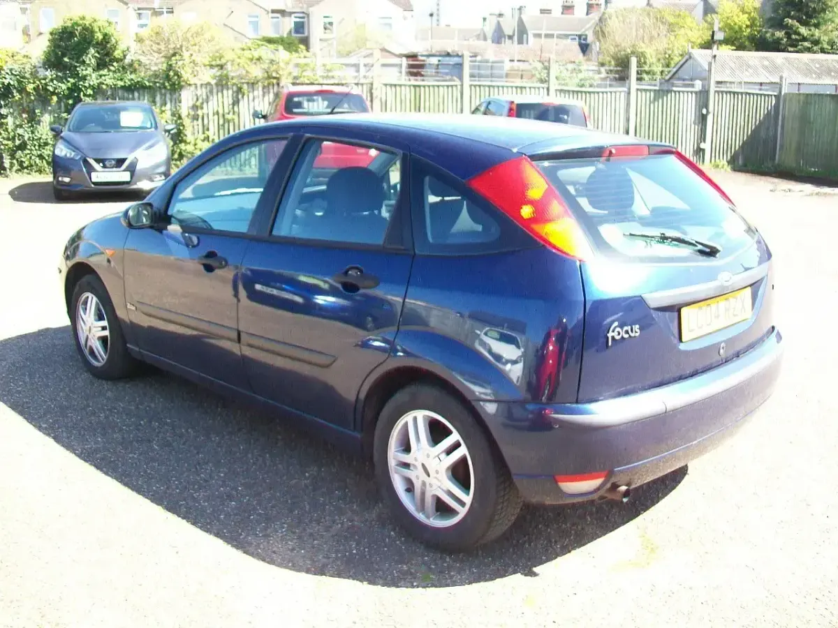 Używany Ford Focus Zetec 2004 Niebieski Hatchback