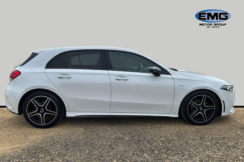 Used Mercedes A180 Executive 136 HP (100 kW) 2022 White Hatchback