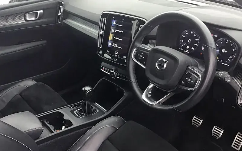 Used Volvo XC40 R-Design 163 HP (119 kW) 2021 White SUV