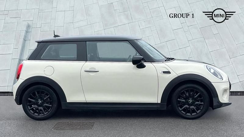 Usado Mini Cooper Classic 136 HP (100 kW) 2019 Branco Citadino