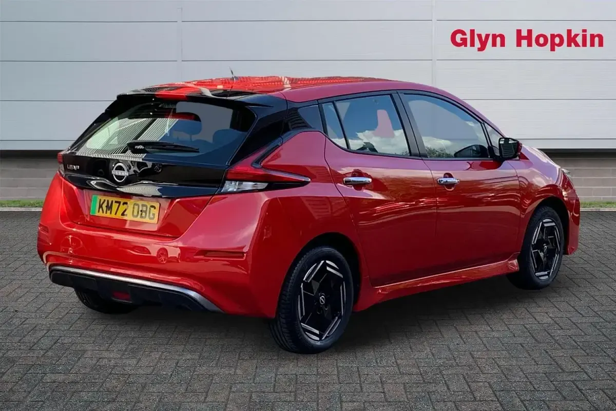 Gebraucht Nissan Leaf Acenta 110 kW (150 PS) 2022 Rot Kleinwagen