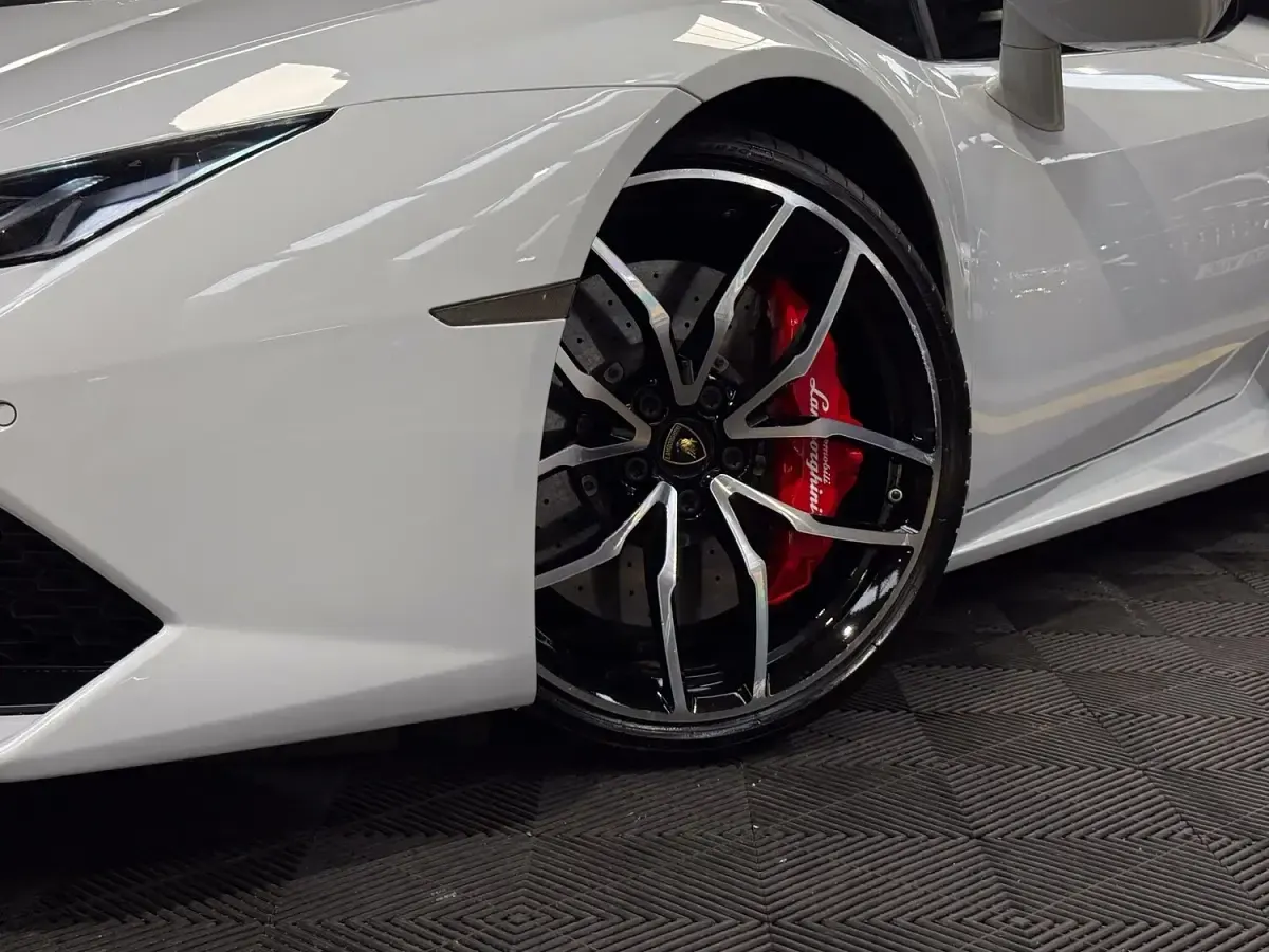 Used Lamborghini Huracán 610 HP (448 kW) 2015 White Coupe
