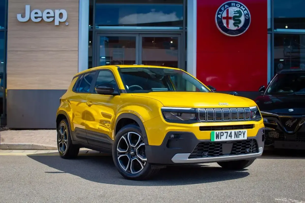 Used Jeep Avenger EV Summit 113 kW (154 HP) 2025 Yellow SUV