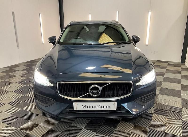 Used Volvo V60 Momentum 190 HP (139 kW) 2018 Blue Estate