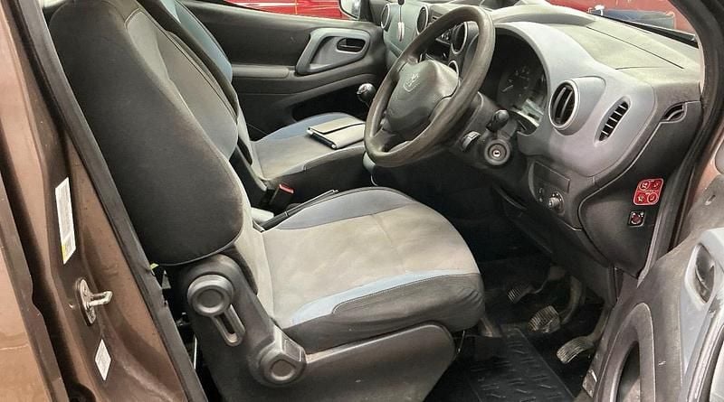 Used Peugeot Partner Tepee Access 92 HP (67 kW) 2013 Brown MPV