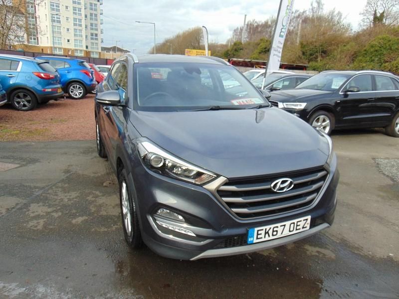 Used Hyundai Tucson SE 132 HP (97 kW) 2017 Grey SUV