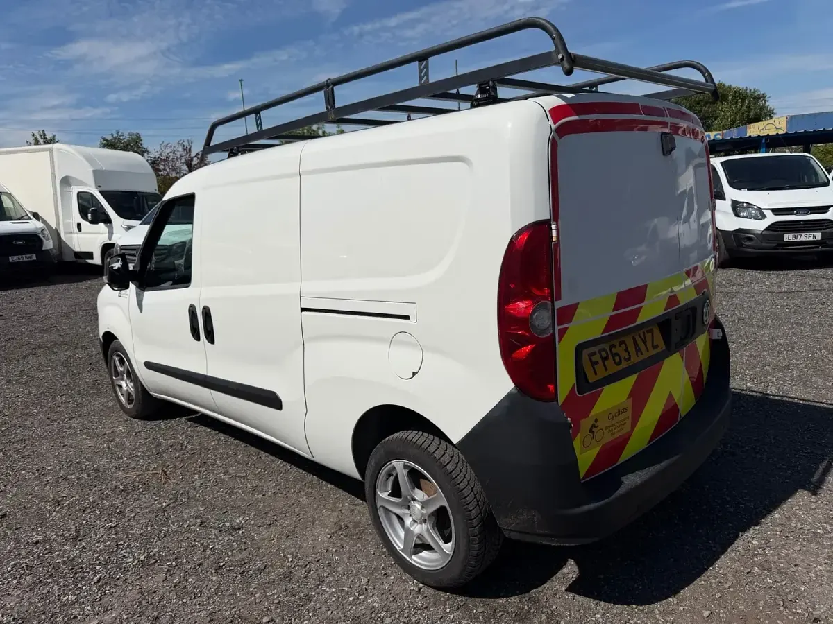 Used Vauxhall Combo 2014 White MPV