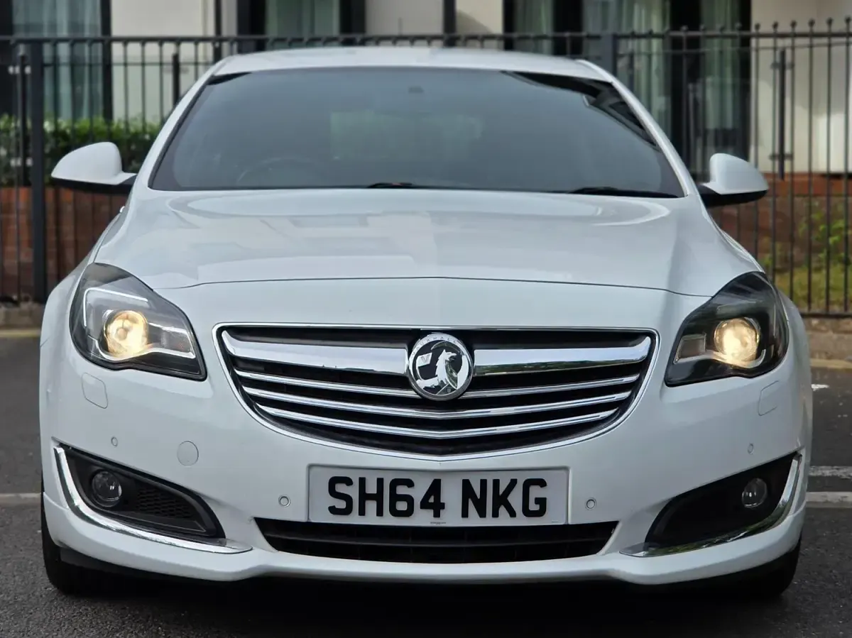 Used Vauxhall Insignia Edition 2014 White Hatchback