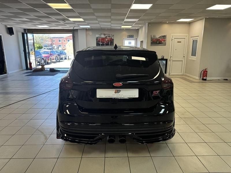 Used Ford Focus ST 250 HP (183 kW) 2016 Black Hatchback