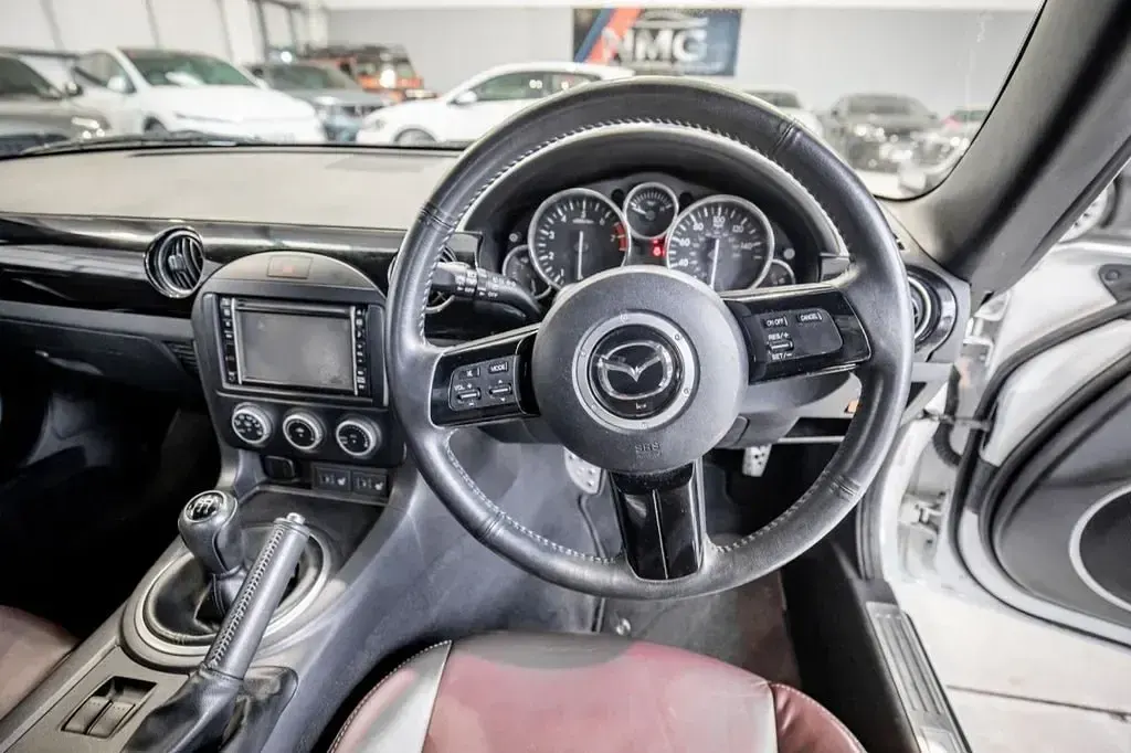 Second-hand Mazda MX5 Edition 126 CP (92 kW) 2012 Alb Cabrio