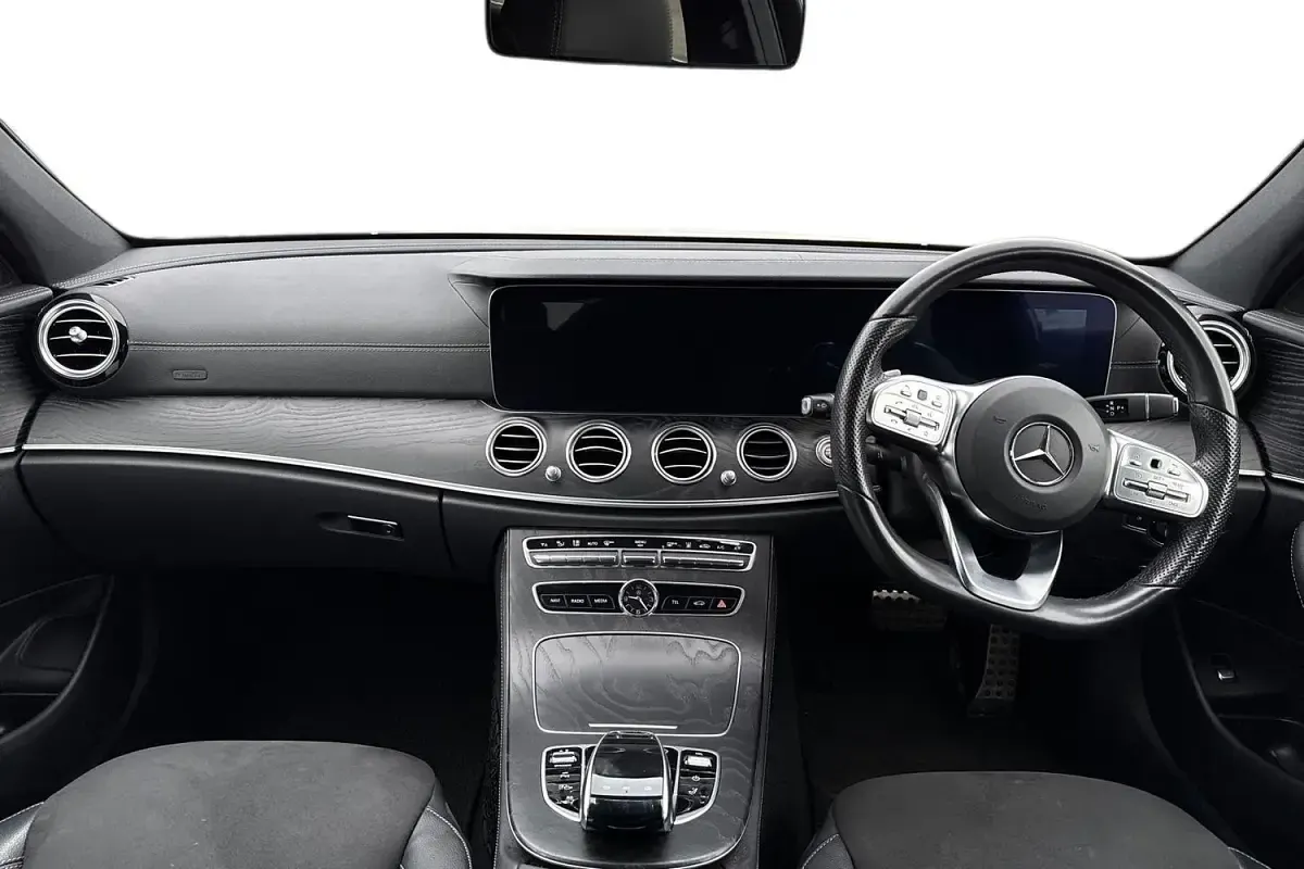 Usado Mercedes E300 AMG Line Premium 2020 Branco Carrinha