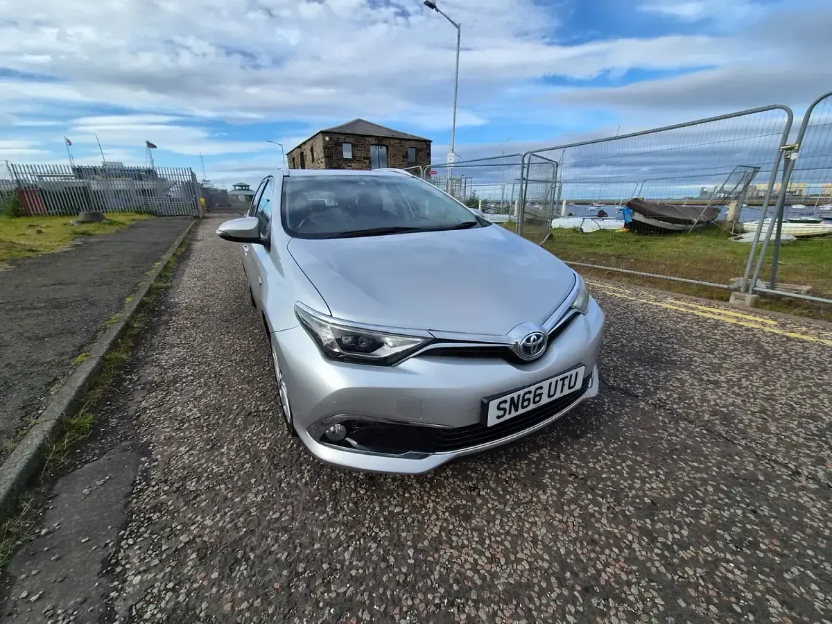Used Toyota Auris Hybrid 2016 Silver Estate