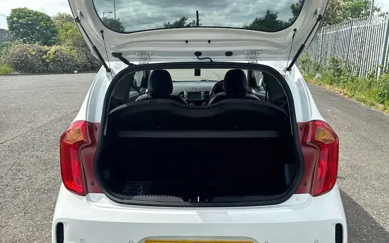 Used Kia Picanto 86 HP (63 kW) 2016 White Hatchback